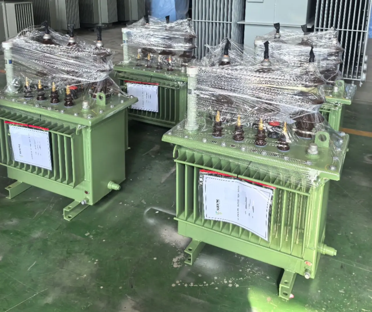 Two large-capacity three-phase oil-type transformers were successfully dispatched