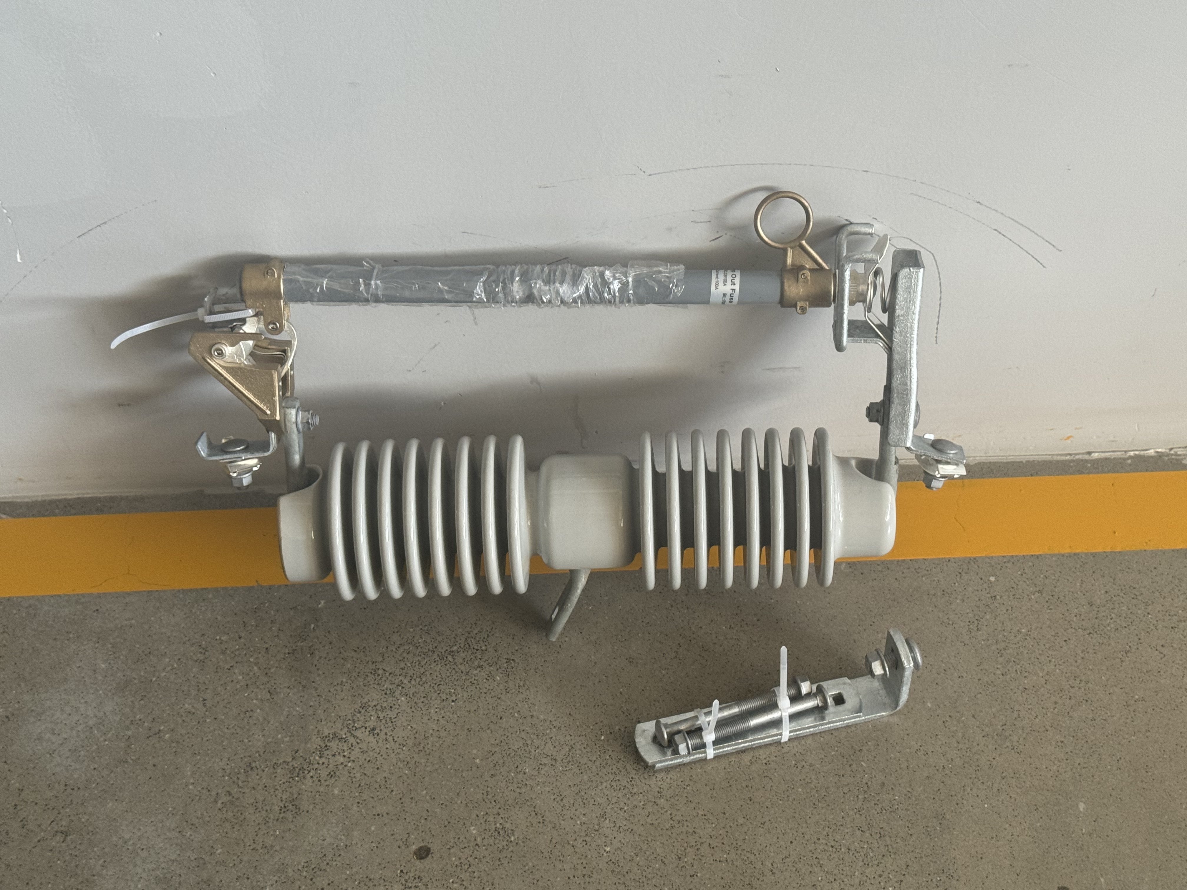 This month's shipment of drop-out fuses has been carefully ensured to maintain both quality and efficiency.